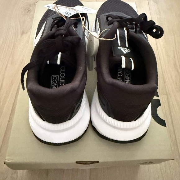 Adidas Cloudfoam Black and White Running Shoes - Picture 2 of 4